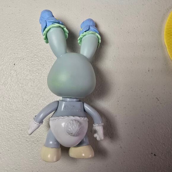 Vintage Tea Bunnies Iris Bouquet The Carrot Cake Bakery Bunny with Hat & Mug - Picture 9 of 9